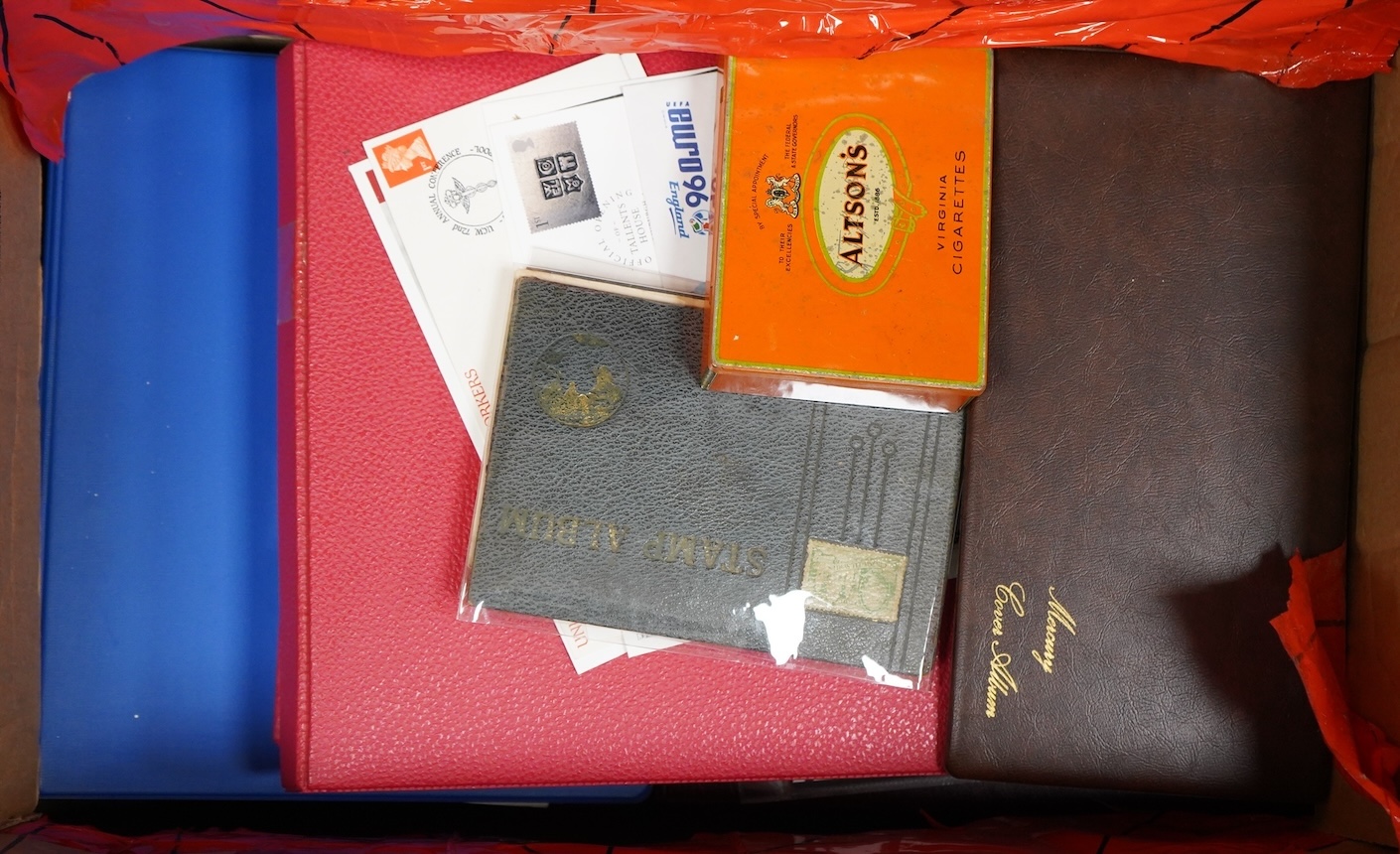 A quantity of world stamps and covers
